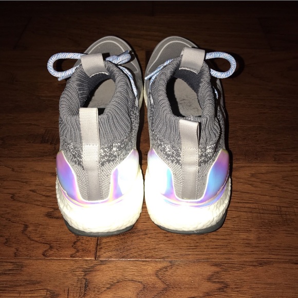 Ultra Boost Mid